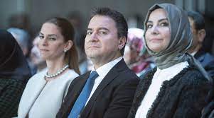 Ali babacan, 2001 yılında adalet ve kalkınma partisi kurucu üyesi ve mkyk üyesi olmuştur. Ali Babacan Esim Ve Kucuk Oglumuzun Da Testleri Pozitif Cikti