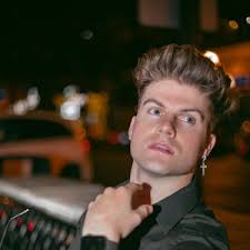 Chase Ellsworth (@whochasse)