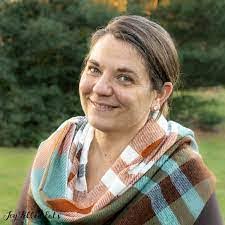 Sheena Elkins's Instagram, Twitter & Facebook