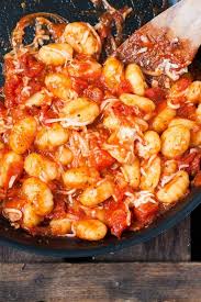 15 Minuten Gnocchi Mit Tomatensauce Und Mozzarella Kochkarussell Rezept Gnocchi Mit Tomatensauce Rezepte Tomatensauce