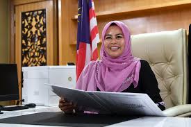 Malaysia international scholarship (mis) is an initiative by the malaysian government to attract the best brain from around the world to pursue postgraduate academic studies in malaysia. Fury Erupts Online Over Ministry S Move To Delay Physical Student Intakes At Public Universities Malaysia Malay Mail