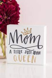 Mom Title Above Queen Box Sign Happy Mothers Day Images Mothers Day Signs Gifts