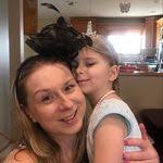 Carrie Janssen's Instagram, Twitter & Facebook