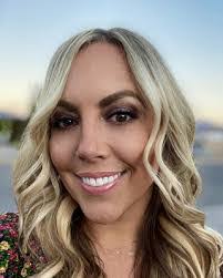 Miriam Gunn's Instagram, Twitter & Facebook