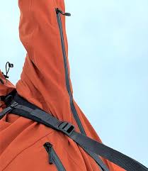 Jacket looked okay but too big. Recensione Giacca Revolutionrace Cyclone Rescue Jacket 2 0