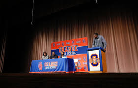 Committed 2019 5 star defensive end zach harrison _ zach harrison's commitment has ohio state in position to complete one of the nation's top signing groups. Five Star Recruit Zach Harrison Signs With Ohio State University Sports The Daily Record Wooster Oh