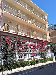 E se sei un professionista del settore, un oss, assistente alla persona, badante, infermiere, medico, ecc. Residenza Olimpia Casa Di Riposo