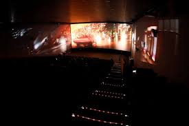 In de kinepolis van antwerpen ging gisteren de première door van de film 'rundskop', de eerste langspeelfilm van regisseur michaël r. Kinepolis Antwerpen Opent Bioscoopzaal Met Filmprojectie Op Drie Wanden Antwerpen Hln Be