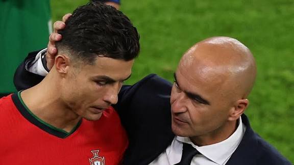 Shearer: 'HLV Bồ Đào Nha không dám thay Ronaldo' - Báo VnExpress Thể thao