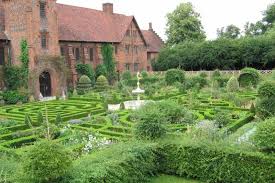 Knot Garden Hatfield House A Little Too Ordered For Me But So Lovely Hatfield House Garden History Outdoor Gardens