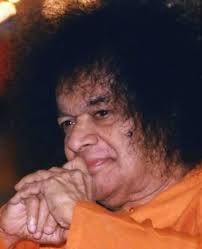 Bird chirps in praise of beauty in human form