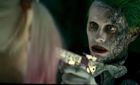 Bom essa é uma parte do filme esquadrão suicida, na minha opinião eu gostei muito! Hqzona Twitter àªªàª° Eita Nova Imagem De Esquadrao Suicida Do David Ayer Mostra O Coringa Apontando A Arma Pra Arlequina
