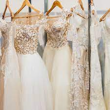 Share on facebook share on twitter. Arger Im Brautmodengeschaft Mutter Tochter Duo Beleidigt Kurvige Frau Im Hochzeitskleid Und Wird Prompt Bestraft Bunte De