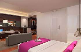 Padang dari gunung padang 2.jpg3,989 × 1,372; Favehotel Olo Padang Hotel De