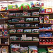 It can be a fun place with a couple friends to look at all of the toys and mess around with stuffed animals (the fake hamburger is pretty funny). Santa Monica Puzzle Zoo