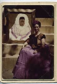 Biografia De Frida Kahlo Y Sus Obras Frida En La Piramide De La Casa Azul Con Su Autorretrato Como Tehuana Diego En Mi Pensamiento 1943 Frida Kahlo Diego Rivera Frida Kahlo Frida And Diego