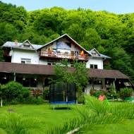 Pensiunea paradis va pune la dispozitie, pentru cazare, 9 camere duble, aproximativ 22 de persoane maxim, dintre care 3 camere cu grup sanitar propriu. Cazare Valea Doftanei 36 ProprietÄƒÈ›i RezervÄƒri Necomisionate