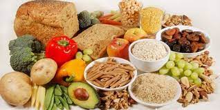 In generale possiamo trovarle nelle verdure (specialmente nelle verdure non amidacee, ossia quelle verdure che offrono il corretto nutrimento ma non aumentano il livello di zucchero nel sangue), nei legumi e nella frutta (anche secca, essiccata e con guscio). Alimenti Ricchi Di Fibre Un Toccasana Per Il Nostro Organismo Ecco Quali Sono E Come Mangiarne Di Piu