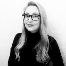 Amanda Lindstrom's Instagram, Twitter & Facebook