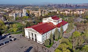 Das theater von mariupol ist trotz deutlicher kennzeichnung als schutzeinrichtung völlig zerstört worden. Zjryqyocwk1spm