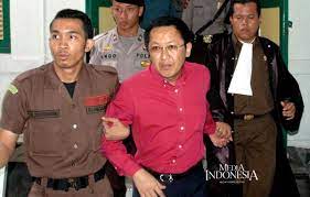 Mahkamah agung (ma) menghukum adelin lis selama 10 tahun penjara serta membayar uang pengganti rp 119,8 miliar dan dana reboisasi 2,938 juta dollar as. D Vvmiag1wzsam