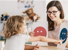 Esta rama de la psicología centra su atención en las dificultades o irregularidades que se pueden presentar en el desarrollo psicológico del niño, a partir de la observación de aspectos evolutivos a nivel cognitivo, conductual, social y afectivo, considerando tanto los. Cuando Llevar A Un Nino Al Psicologo Infantil Revista Pediatria Y Familia