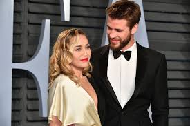 Vom 31.03.2018 olivenhuhn im bratschlauch. Miley Cyrus Heimliche Hochzeit Mit Liam Hemsworth