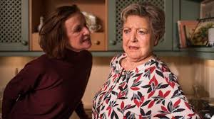 Property is on the beach or right next to it. Folge 1758 Auf Wiedersehen Lindenstrasse Ard Das Erste