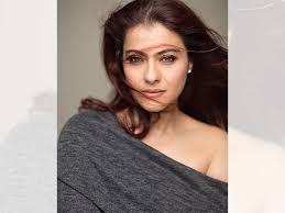 Coming back to kajol, the actress was last seen in the netflix film tribhanga (2021), in which she played the role of an odissi dancer. Kajol Distributes Raincoats To 100 Bmc Employees Filmfare Com