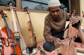 Gambar alat musik tradisional minang pupuik batang padi. Biola Minang Sumatera Barat Budaya Indonesia