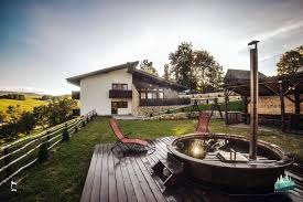 În munţii apuseni le puteţi avea pe toate. Top 10 Pensiuni De La Munte Cu Jacuzzi IncÄlzit Pentru O Relaxare Intr Un Peisaj De Vis In Romania