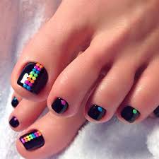 Have Your Toenails Stand Out With This Black White And Pink Combination Paint On Leopard Prints In Black Simple Toe Nails Cute Toe Nails Toenail Art Designs
