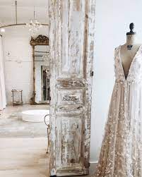 Where To Shop For Wedding Dresses In Chicago Lake Shore Lady Wedding Dresses Chicago Wedding Dresses Wedding Dress Shopping