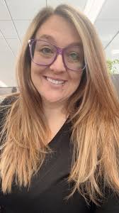 want someone 2 wash my hair 4 me in the bath, dress me, do my hair n makeup  n stay complimenting me all day :3 daddy issues r daddying.