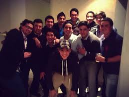 Disfruta De La Vida Con Amigos El Tiempo Restante Trabaja Duro Disfrutar La Vida Vision Y Mision Vida