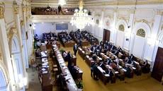 Sněmovna by ve středu měla v závěrečném hlasování rozhodnout o tom, jak by měla. Poslanecka Snemovna Parlamentu Cr Idnes Cz