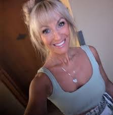 Any recommendation for mobile pedicures that aren't over priced, looking  for work