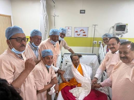 BreakingNews | First Visuals: Social activist Sonam Wangchuk has ended his  indefinite hunger strike following a meeting with Union Ministers JP Nadda  and Dr. Jitendra Singh. #SonamWangchuk #JPNadda #JitendraSingh #HungerStrike