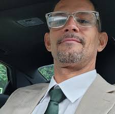 CUÁL ES MÁS IMPORTANTE PARA Т? 照口岡 CASA DIOS DINERO PAN Al-generatea  Al-agnerated-ilustrative.only ilustrative oniya