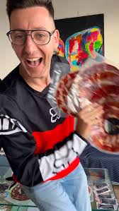 Cuando eres español viviendo en Vietnam y la felicidad llega… en forma de  jamón., Gracias a @carmetm68 y si familia (sois oro puro ❤️), y gracias  también a @jamoneslahuertanica , que hace que uno se ...