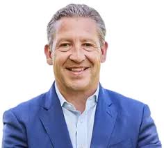 Robert Steinberg & Suzanne Steinberg Sell Greenwich