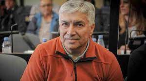 Vecinos agreden e impiden a lázaro báez entrar a su casa. Lazaro Baez Denuncio Recibir Aprietes Para Incriminar A Cristina Radio Grafica