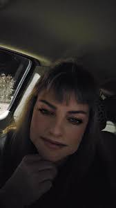 Danielle Woodford's Instagram, Twitter & Facebook