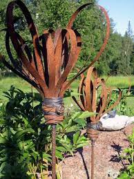 Rusty Bands Made Into Garden Art Exchange For Strips From Shampoo Plastic Bottles Colorful And Recycle Metal Garden Art Garden Art Yard Art