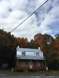 Typical Maison Canadienne Quebec City Montreal Quebec Quebec House Styles