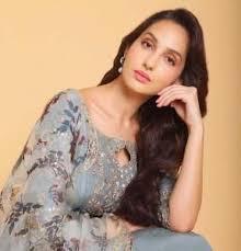 Nora fatehi is a canadian dancer, model, actress, singer, and producer who is known for her work in the indian film industry. Liedtext Nora Fatehi De