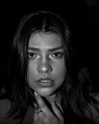 How to make self portraits easier and more natural?