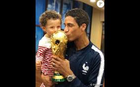 Raphaël varane instagram instagram, phone number, contact number, raphaël varane name in home country: Raphael Varane Pose Avec La Coupe Du Monde Et Son Fils Ruben Instagram Le 16 Juillet 2018 Purepeople