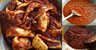 Rendam sotong kering dalam air (kalau nak kembang,biarkan lama dalam air,tetapi yg ni akan kurang masin,kena tambah garam dlm masakan). Sotong Masak Sambal Kering Toskan Dulu Sotong Supaya Sambal Tak Berkuah Dan Tak Liat Inilah Resipi Keluarga