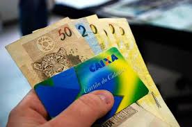 O pagamento do abono salarial referente a 2020 era esperado para os próximos meses, mas foi adiado para 2022! Pagamento Do Abono Do Pis Pasep De 2021 Sera Pago Em 2022 Dci
